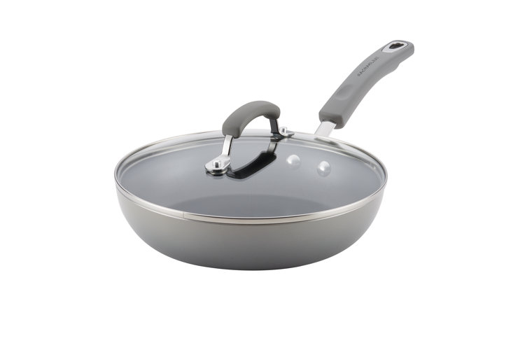 Ovenproof skillet with outlet lid